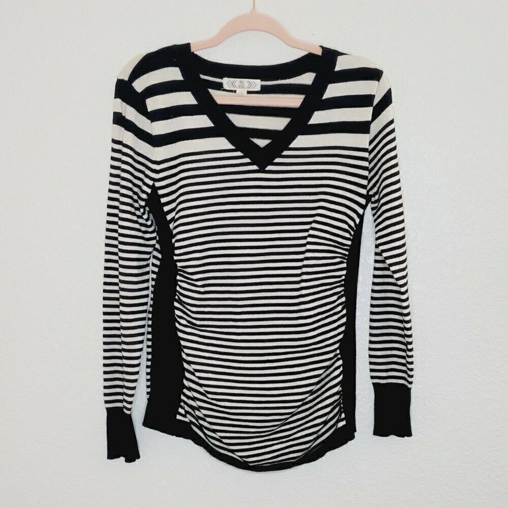 Pink Rose Black and White Stripe V-Neck Pullover Sweater Size Large